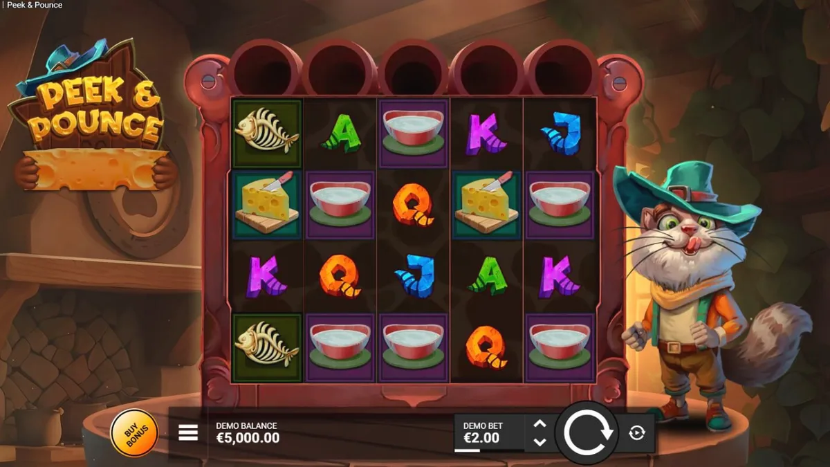 Señor Pounce mengejar tikus di slot Peek & Pounce